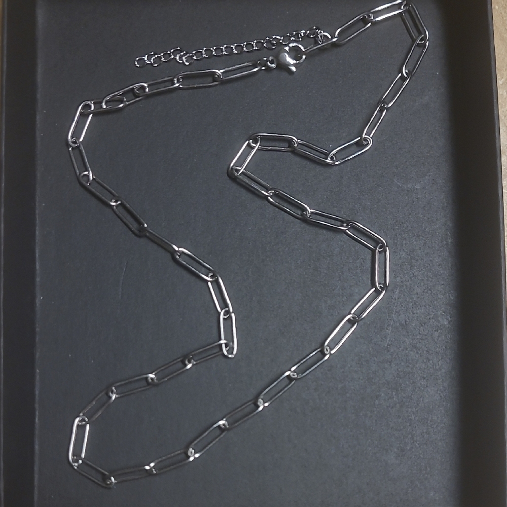 Beautiful Silver Chain Necklace- New